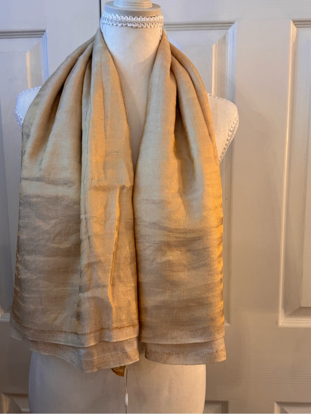 NICOBLU - JOSEPHINE REVERSIBLE PASHMINA SHAWL IN GOLD SHIMMER DUNE